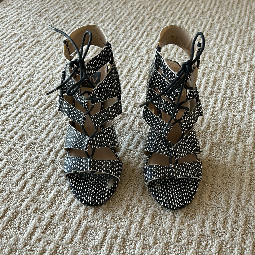 GUC DV black and white heels